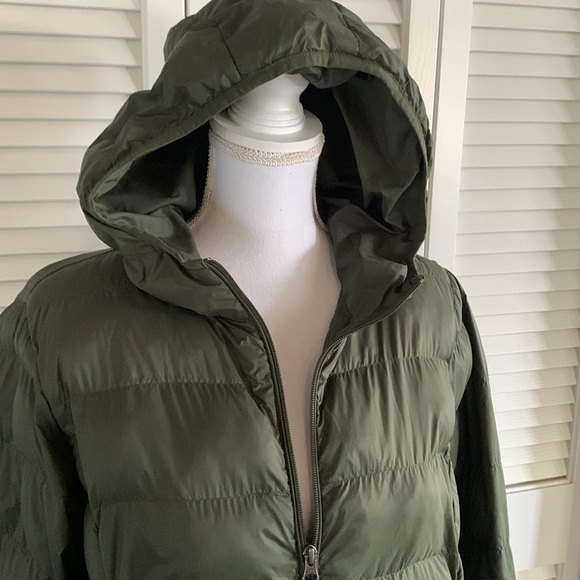 Amazon Essentials Women's Lightweight Water-Resistant Hooded Puffer Coat Size XL - Picture 3 of 13